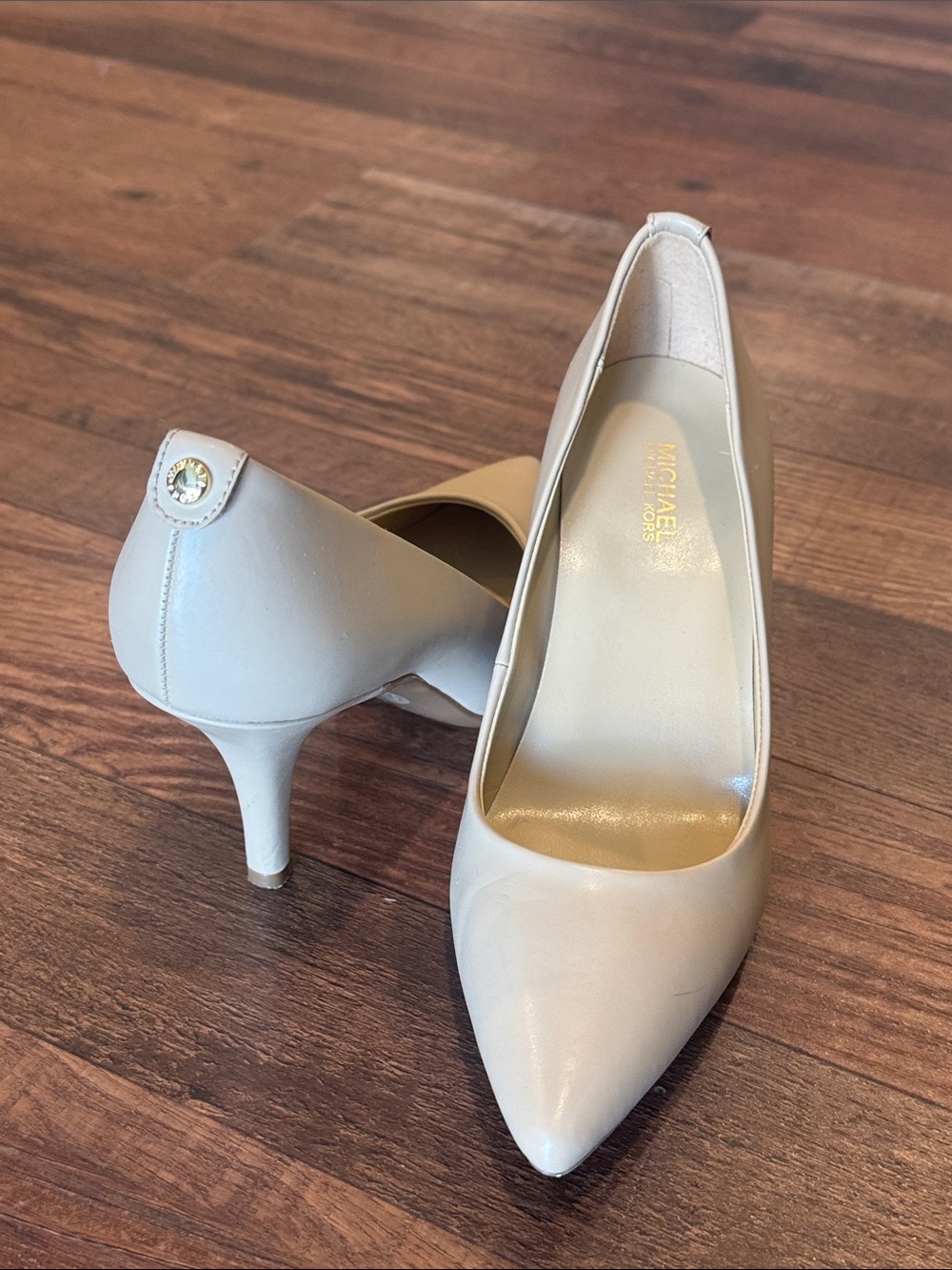 MICHAEL Michael Kors Beige Pointed-Toe Leather Pumps Size 6 worn once